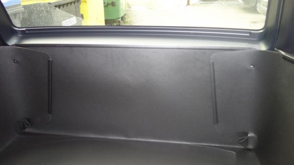 Die Heckklappe Ihres Land Rover Discovery 5 wird ohne eine kleine Ecke auszulassen hervorragend geschützt.